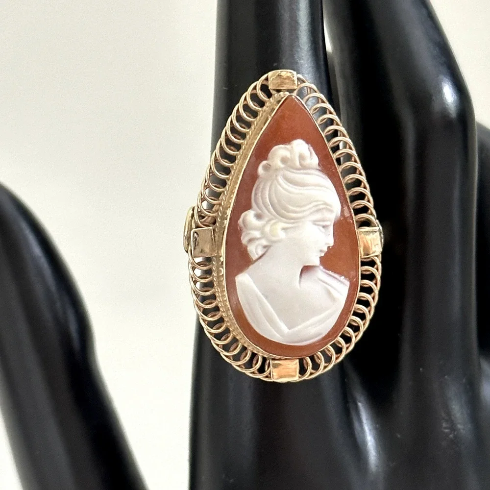 Vintage BIG 14K Yellow Gold Hand Carved Cameo Shell Chunky Statement Ring Size 7